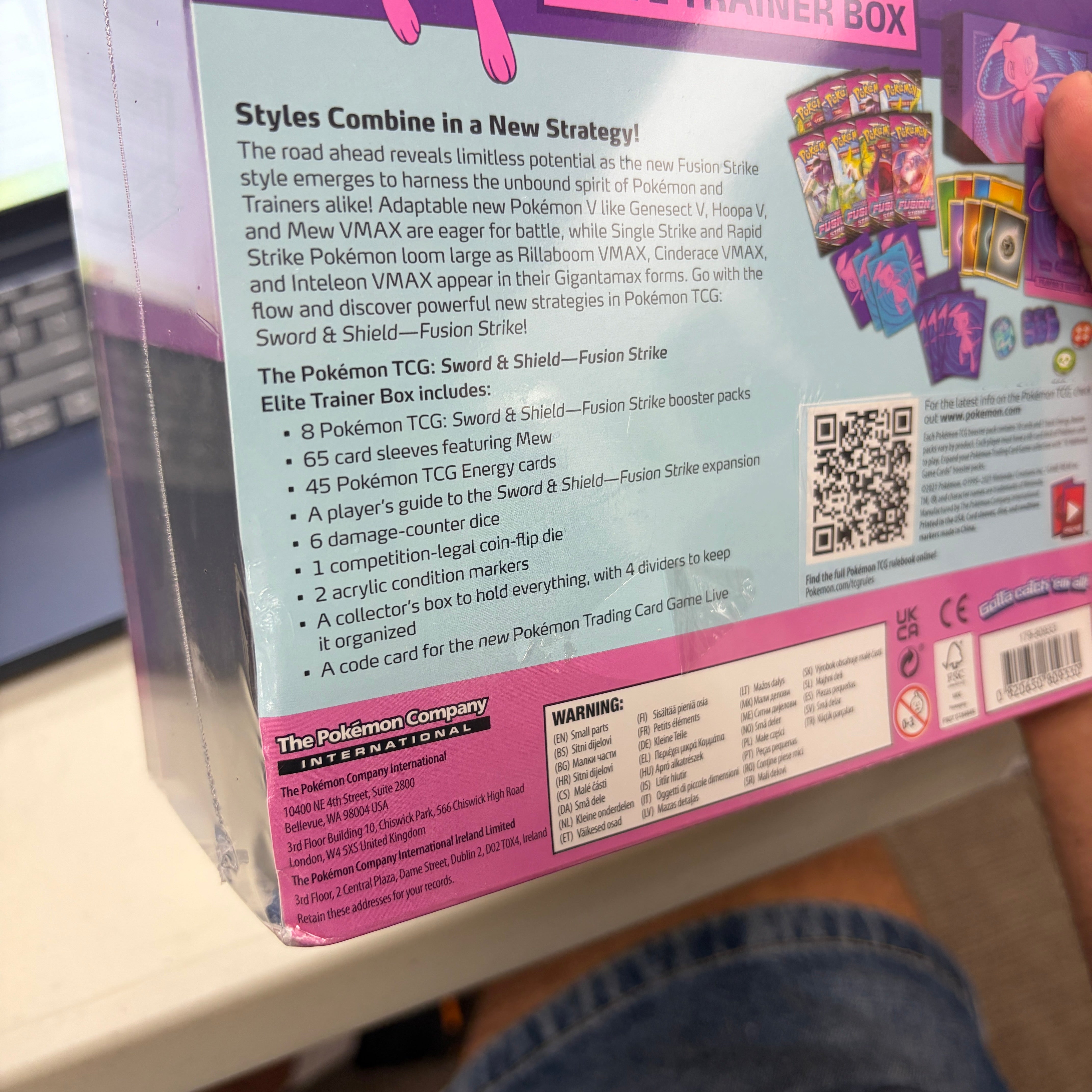 (Tear in Wrap) Sword & Shield: Fusion Strike - Elite Trainer Box - Read Description