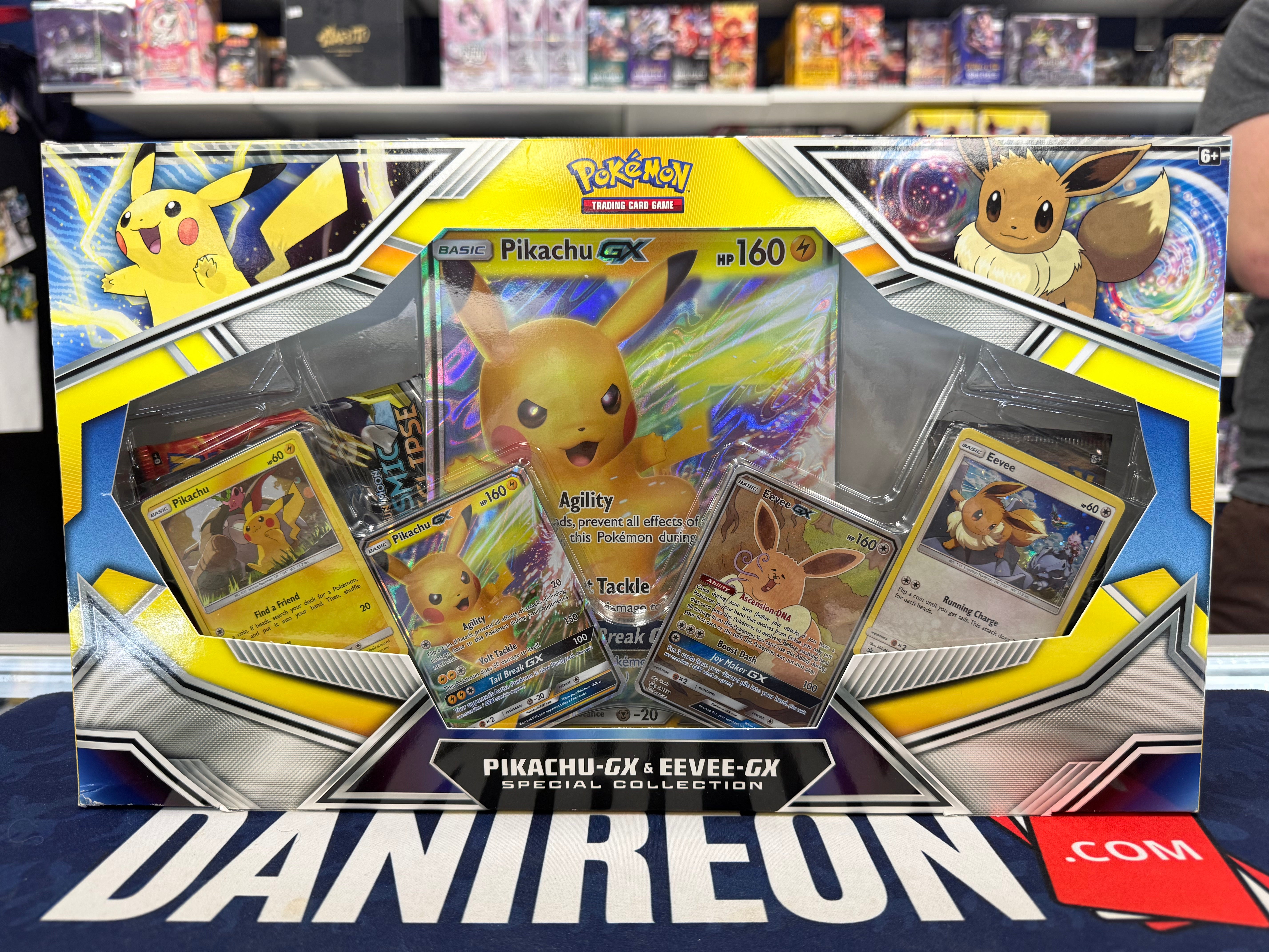 [Dents & Imperfections - See description] Pokemon - Sun & Moon: Special Collection (Pikachu GX & Eevee GX)
